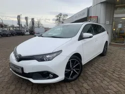 Schneeweiß Gebraucht 2018 Toyota Auris Basis | 14.990 € (Etwas zu teuer)
