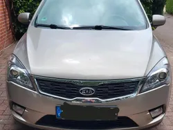 Grau Gebraucht 2010 Kia Ceed Limousine | 2.699 € (Fairer Preis)