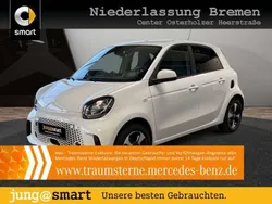Weiß Gebraucht 2022 Smart ForFour Electric Drive Passion Limousine | 10.990 € (Fairer Preis)