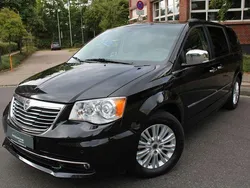Schwarz Gebraucht 2014 Lancia Voyager Platinum Van / Kleinbus | 10.990 € (Fairer Preis)