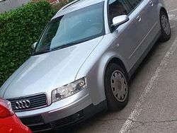 Grau Gebraucht 2002 Audi A4 Kombi | 750 € (Superpreis)