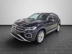 Deep black perleffekt (metallic) Gebraucht 2024 VW T-Roc Style SUV | 27.950 € (Guter Preis)