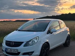 Weiß Gebraucht 2009 Opel Corsa Kleinwagen | 2.500 € (Fairer Preis)