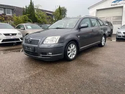 Grau Gebraucht 2006 Toyota Avensis Executive Kombi | 3.490 € (Fairer Preis)