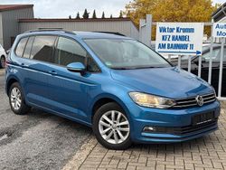Blau Gebraucht 2019 VW Touran Comfortline Van / Kleinbus | 14.500 € (Fairer Preis)