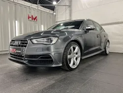 Grau Gebraucht 2015 Audi S3 Sport Limousine | 23.890 € (Fairer Preis)