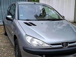 Grau Gebraucht 2002 Peugeot 206 Kleinwagen | 1.250 €
