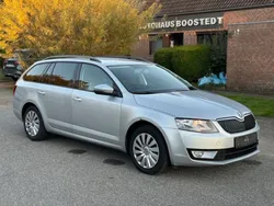 Silber Gebraucht 2015 Skoda Octavia Ambition Kombi | 6.490 € (Guter Preis)