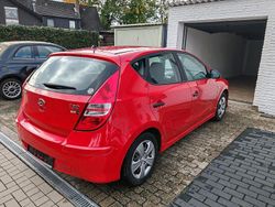 Rot Gebraucht 2010 Hyundai i30 Edition+ Limousine | 3.950 € (Fairer Preis)