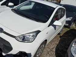Polar white / sol Gebraucht 2015 Hyundai i10 Trend Kleinwagen | 6.499 € (Guter Preis)