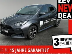 Grau Gebraucht 2024 Toyota Yaris Hybrid Team Limousine | 24.990 € (Etwas zu teuer)