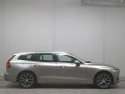 Grau Gebraucht 2019 Volvo V60 Momentum Kombi | 13.690 € (Fairer Preis)