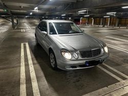 Silber Gebraucht 2003 Mercedes E220 Classic Limousine | 3.800 € (Teuer)