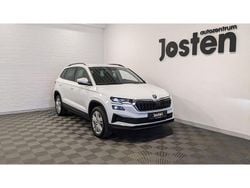 Weiß (moon weiss metallic) Gebraucht 2024 Skoda Karoq Selection SUV | 28.790 € (Guter Preis)