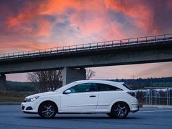 Weiß Gebraucht 2009 Opel Astra GTC Coupé | 1.200 € (Fairer Preis)