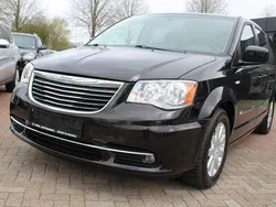 Schwarz Gebraucht 2014 Chrysler Town & Country Van / Kleinbus | 6.990 €