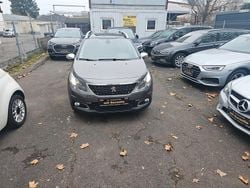 Gris platinium Gebraucht 2018 Peugeot 2008 Style SUV | 8.550 € (Guter Preis)