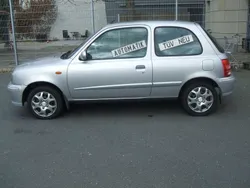 Silber Gebraucht 2002 Nissan Micra Kleinwagen | 2.990 €