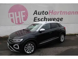 Deep black perleffek (metallic) Gebraucht 2024 VW T-Roc Style SUV | 30.379 € (Fairer Preis)