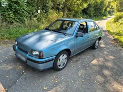 Blau Gebraucht 1989 Opel Kadett Limousine | 5.800 €