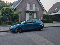 Blau Gebraucht 2003 Audi A3 | 3.000 €