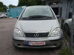 Grau Gebraucht 1999 Mercedes 170 Avantgarde Limousine | 450 €