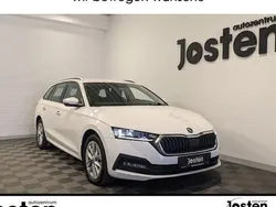 Weiß Gebraucht 2022 Skoda Octavia Ambition Kombi | 20.690 € (Guter Preis)