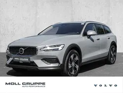 Vapour grey / metallic Gebraucht 2023 Volvo V60 CC Plus Kombi | 36.980 € (Superpreis)