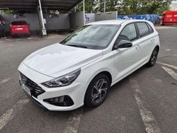 Weiß Gebraucht 2021 Hyundai i30 Edition 30 Limousine | 14.999 € (Fairer Preis)