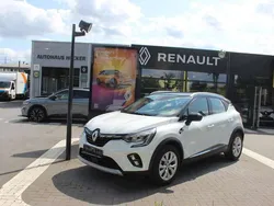Weiss qnc+schwarz gne (metallic) Gebraucht 2021 Renault Captur Intens SUV | 16.990 € (Etwas zu teuer)