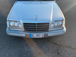 Silber Gebraucht 1993 Mercedes E280 Limousine | 8.500 €