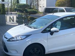 Weiß Gebraucht 2011 Ford Fiesta Trend Kleinwagen | 2.700 € (Fairer Preis)