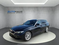 Black sapphire metallic Gebraucht 2023 BMW 318 Shadowline Kombi | 29.889 € (Fairer Preis)
