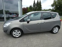 Grau Gebraucht 2011 Opel Meriva Design Edition Van / Kleinbus | 5.490 € (Guter Preis)