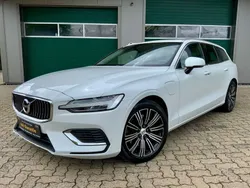 Weiß Gebraucht 2020 Volvo V60 Inscription Kombi | 22.990 € (Fairer Preis)