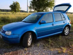 Blau Gebraucht 2000 VW Golf IV Kleinwagen | 1.600 € (Etwas zu teuer)