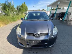 Grau Gebraucht 2009 Toyota Auris Life Limousine | 4.999 € (Fairer Preis)