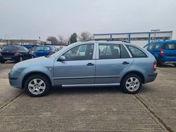 Grau Gebraucht 2005 Skoda Fabia Kombi | 1.600 € (Etwas zu teuer)