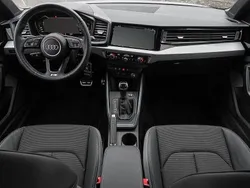 Weiss Gebraucht 2024 Audi A1 Sportback S-Line Kleinwagen | 31.249 € (Etwas zu teuer)