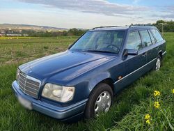 Blau Gebraucht 1993 Mercedes E300 Kombi | 17.000 €