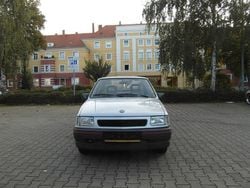 Silber Gebraucht 1991 Opel Corsa Limousine | 9.999 €
