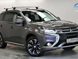 Braun Gebraucht 2016 Mitsubishi Outlander P-HEV Top Limousine | 24.899 € (Teuer)