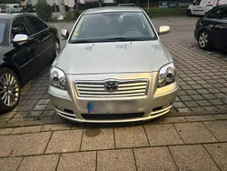 Silber Gebraucht 2004 Toyota Avensis Limousine | 6.490 € (Etwas zu teuer)