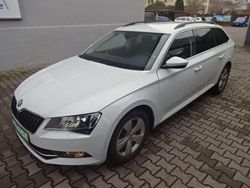 Moonweiss metallic Gebraucht 2018 Skoda Superb Ambition Kombi | 19.700 € (Fairer Preis)