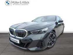 Sophistograu brillanteffekt Gebraucht 2024 BMW 520 M Sport Limousine | 52.890 € (Superpreis)