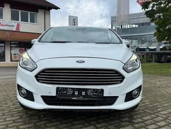 Weiß Gebraucht 2019 Ford S-MAX Titanium Van / Kleinbus | 9.700 €
