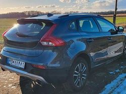 Blau Gebraucht 2017 Volvo V40 CC Momentum Kombi | 9.300 € (Fairer Preis)