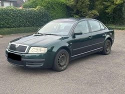 Grün Gebraucht 2003 Skoda Superb Limousine | 900 € (Superpreis)