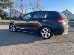 Schwarz Gebraucht 2004 BMW 120 Sport Line Kleinwagen | 2.700 € (Fairer Preis)