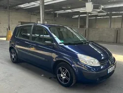 Blau Gebraucht 2004 Renault Mégane II Kleinwagen | 2.500 € (Teuer)